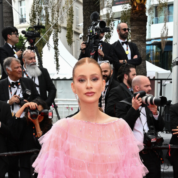 Vestido rosa de Marina Ruy Barbosa tinha leve transparência