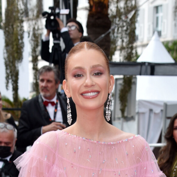 Rosa, transparência e salto-trendy: Marina Ruy Barbosa escolhe look romântico de luxo em Cannes