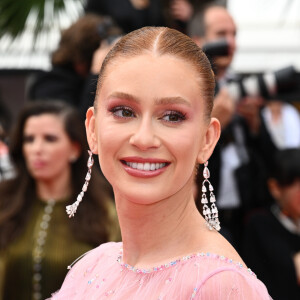 Rosa, transparência e salto-trendy: Marina Ruy Barbosa escolhe look romântico de luxo em Cannes