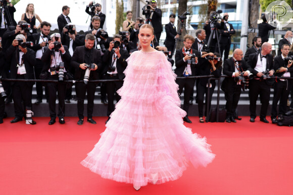 Detalhes do look rosa usado por Marina Ruy Barbosa em Cannes