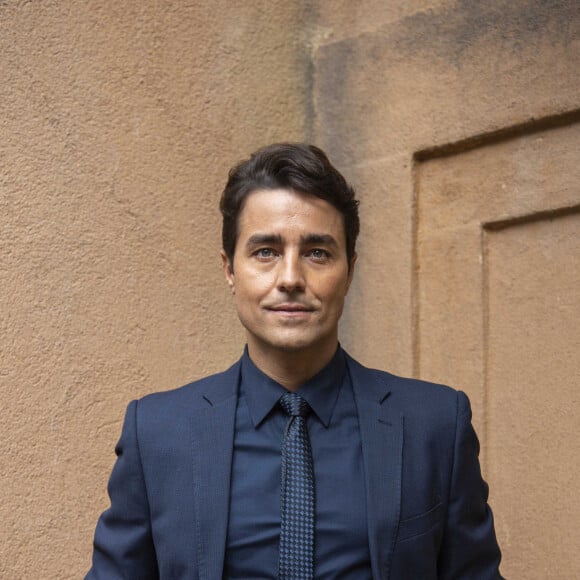 Danilo (Ricardo Pereira) é o empresário casado com Rebeca (Mariana Santos) que tem negócios com Leonardo (Ícaro Silva), na novela 'Cara e Coragem'