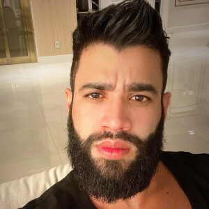 Contratação de Gusttavo Lima para evento em uma pequena cidade de Minas Gerais foi envolvida por discussões sobre a origem do dinheiro que paga o cachê dos cantores sertanejos