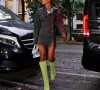 Botas verde: a cor marcante foi aposta de Camila Coelho em look de Inverno urbano