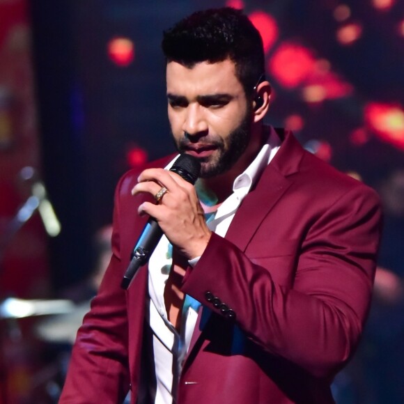 Gusttavo Lima falou sobre a polêmica envolvendo os cachês de sertanejos