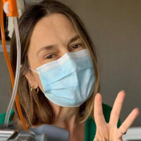 Em luta contra 6º câncer, Susana Naspolini recebe transfusão de sangue: 'Tchau, anemia'