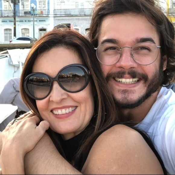 Túlio Gadêlha publicou uma homenagem para Fátima Bernardes e fez questão de dar uma respostas a veículos que já mencionaram possíveis crises entre os pombinhos