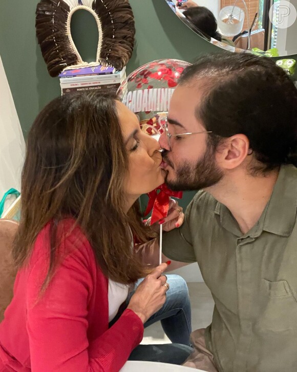 Fátima Bernardes e Túlio Gadelha em foto de beijo: 'Porque a gente gosta de foto beijando'