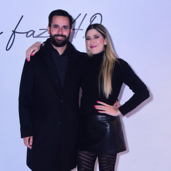 Dani Calabresa e o namorado, Richard Neuman, curtiram aniversário de 40 anos de Simaria, da dupla com Simone, em São Paulo