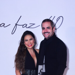 Simone e o marido, Kaká Diniz, na festa de 40 anos de Simaria