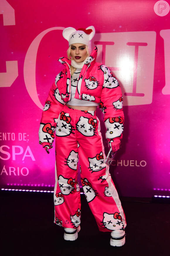 Luisa Sonza chamou atenção pela maquiagem em fantasia de Hello Kitty