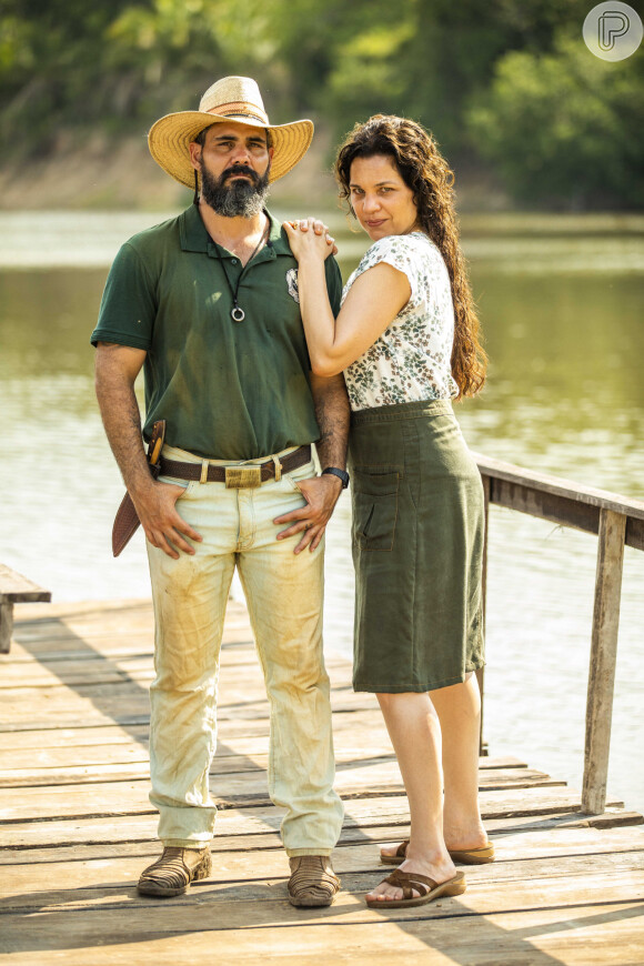 Novela 'Pantanal': Zefa (Paula Barbosa) vai descobrir caso de Guta (Julia Dalavia) e Alcides (Juliano Cazarré)