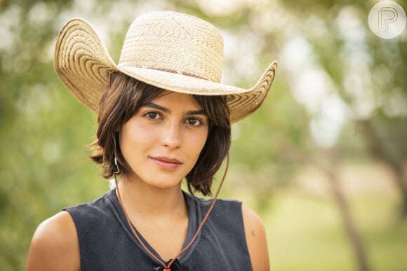 Novela 'Pantanal': Guta (Julia Dalavia) pressiona Alcides (Juliano Cazarré) e o alerta ao descobrir caso dele com sua mãe, Maria Bruaca (Isabel Teixeira)