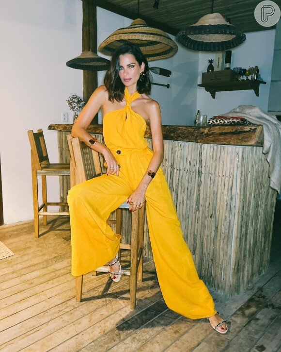 Fernanda Motta apostou em macacão amarelo para a Jungle Party, que abriu o primeiro dia das comemorações do casamento luxuoso