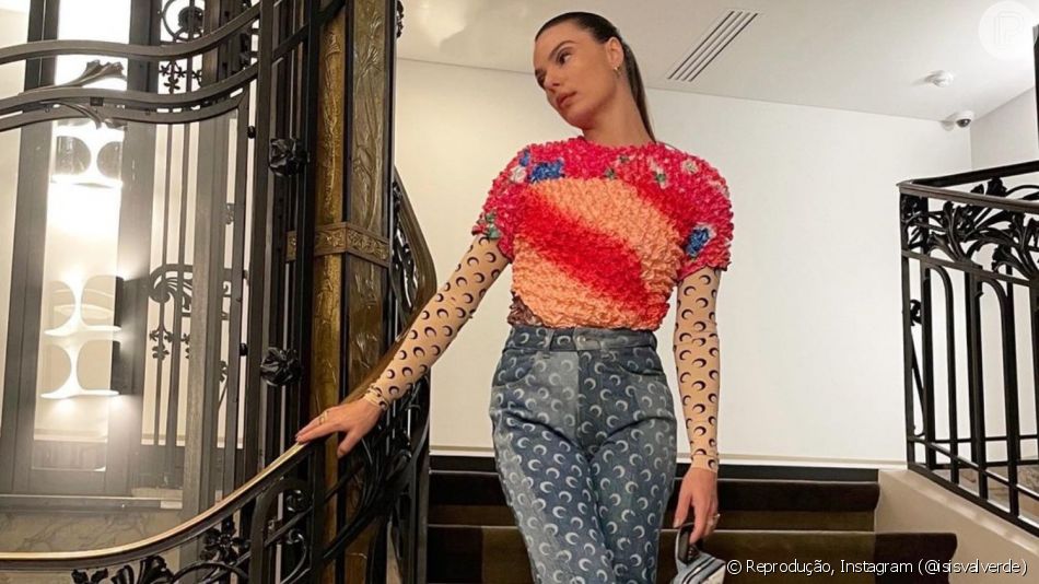 Já na Semana de Moda de Paris, o look de Isis Valverde dividiu opiniões