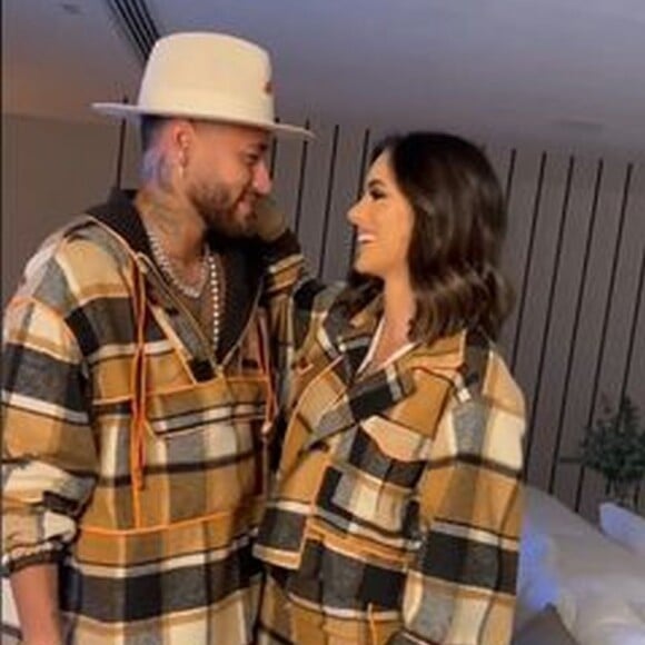 Neymar e Bruna Biancardi usaram looks de Eduardo Amarante