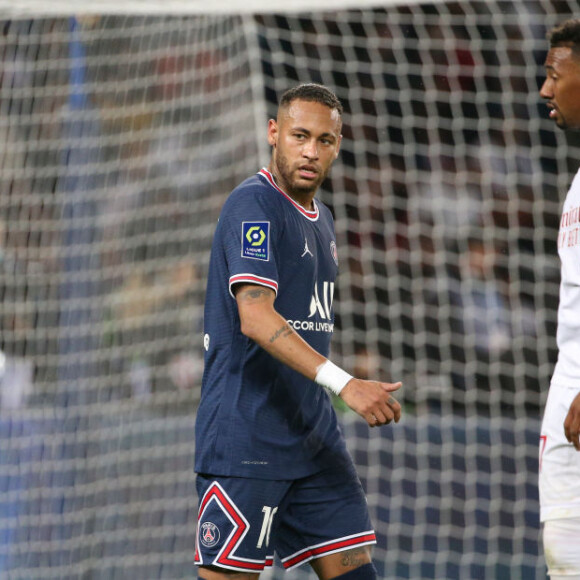 Segundo o jornal, 'indisciplina nos treinos e na recuperação' de Neymar teria levado o PSG à decisão