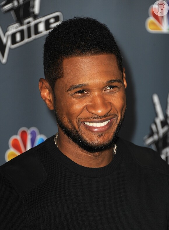 Usher substituiu o ex-jurado Cee Lo Green, que ficou na bancada por três temporadas