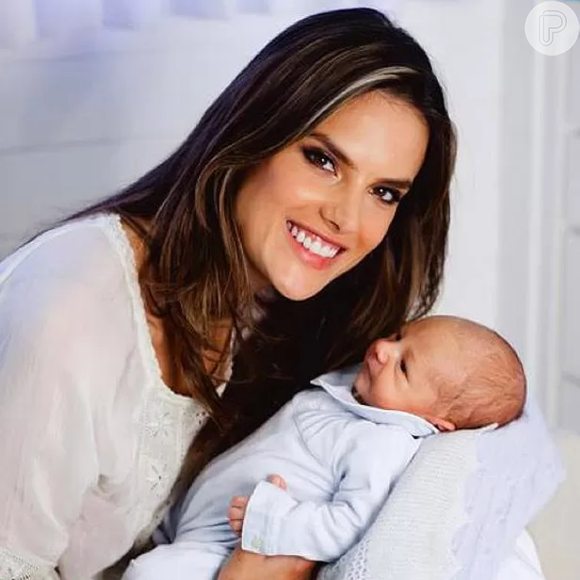 Noah, segundo filho de Alessandra Ambrósio veio ao mundo no dia 7 de maio de 2012