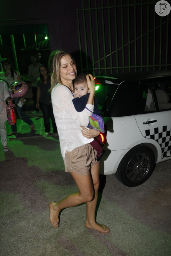 Sofia, filha de Grazi Massafera e Cauã Reymond, nasceu no dia 23 de maio de 2012