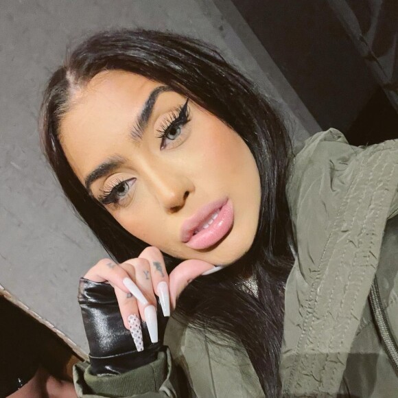 MC Mirella oficializou o fim do casamento com Dynho Alves