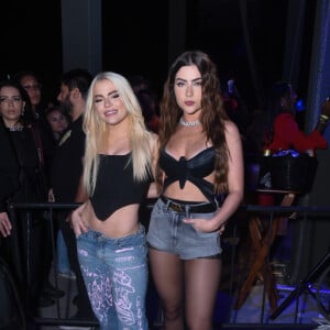 Luísa Sonza e Jade Picon posaram para fotos no show de pagode da cantora Ludmilla