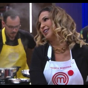 MasterChefe: Valesca Popozuda é elogiada por cozinheiros