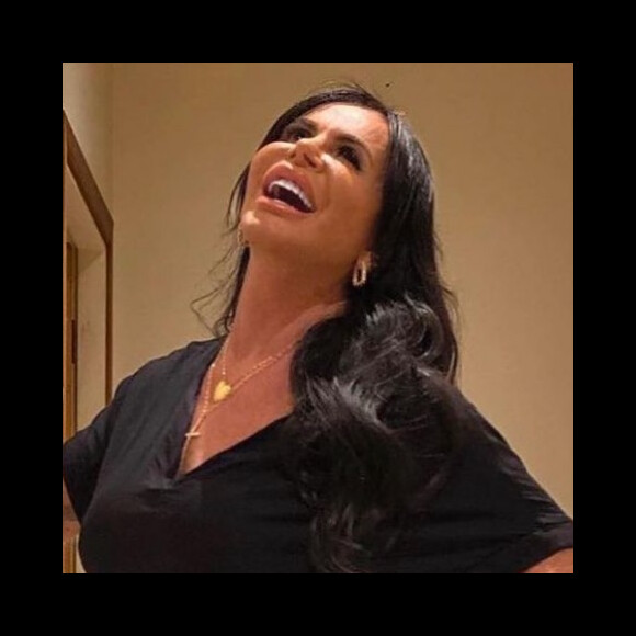 Gretchen acusa os funcionários da oficina de estacionarem carros na frente da casa para realizar os serviços