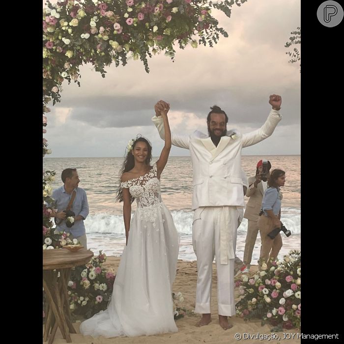 Modelo Lais Ribeiro e astro do basquete Joakim Noah se casaram em