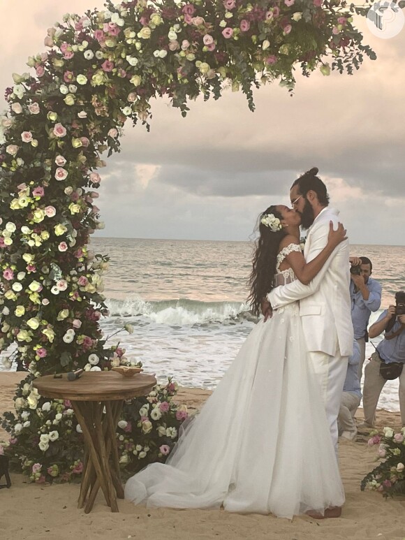 Lais Ribeiro fez questão de celebrar o casamento no Brasil, seu país de origem