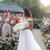 Veja detalhes do vestido de noiva usado por Lais Ribeiro em casamento na praia