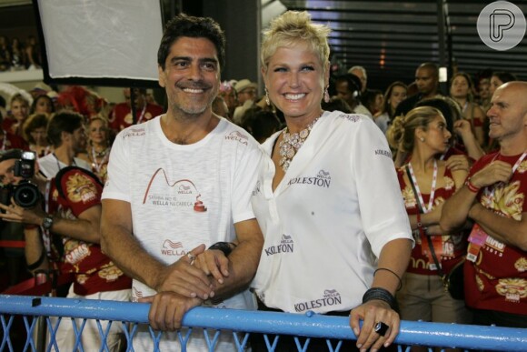 Durante o Carnaval, Xuxa fez sua primeira aparição pública ao lado do namorado, Junno Andrade. Poucos dias antes de completar 50 anos, ela garante: 'Era para ser'