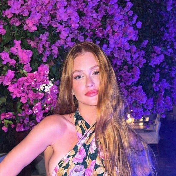 Marina Ruy Barbosa presenteou a fã com uma câmera no valor de R$ 5 mil