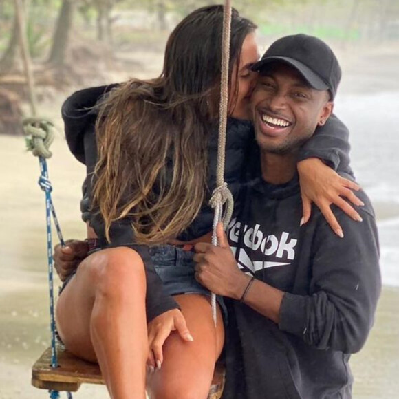 Thiaguinho abriu o coração ao falar do seu namoro com Carol Peixinho