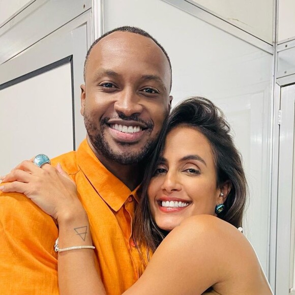 Thiaguinho ficou emocionado ao receber um depoimento em vídeo de Carol Peixinho