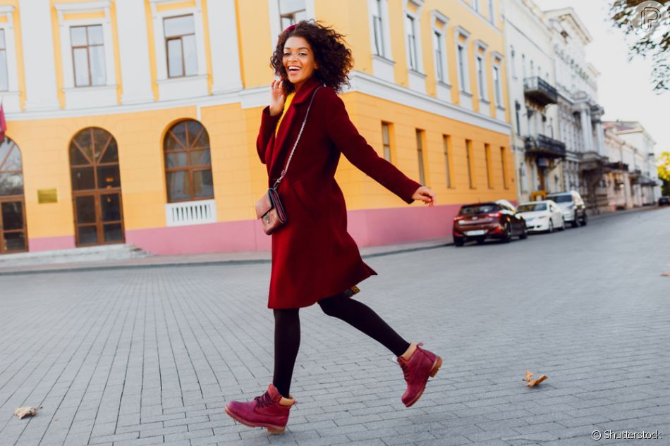 Look de inverno fica elegante com casaco tipo sobretudo