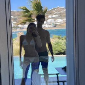 Elisa Zarzur e Alexandre Negrão em foto durante viagem a Mykonos