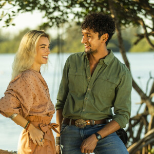 Pai de Érica (Marcela Fetter) é encarado por José Lucas de Nada (Irandhir Santos) na novela 'Pantanal': 'Enquanto eu fô vivo ninguém encosta um dedo nessa criança!'