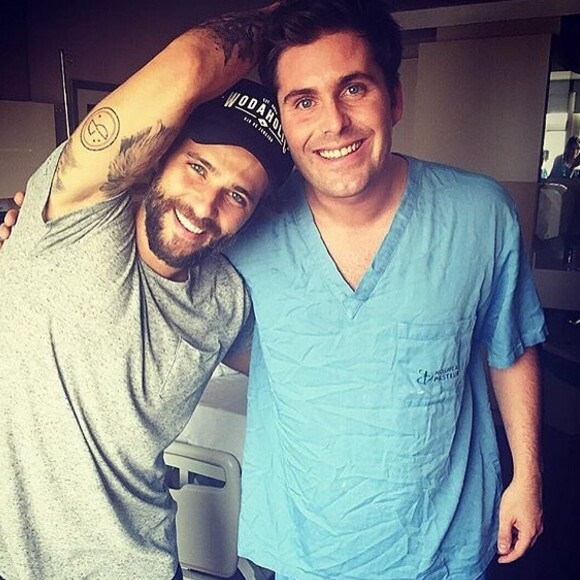 Thiago Gagliasso afirmou que apesar do afastamento faz questão de mandar força ao irmão e à cunhada, Giovanna Ewbank