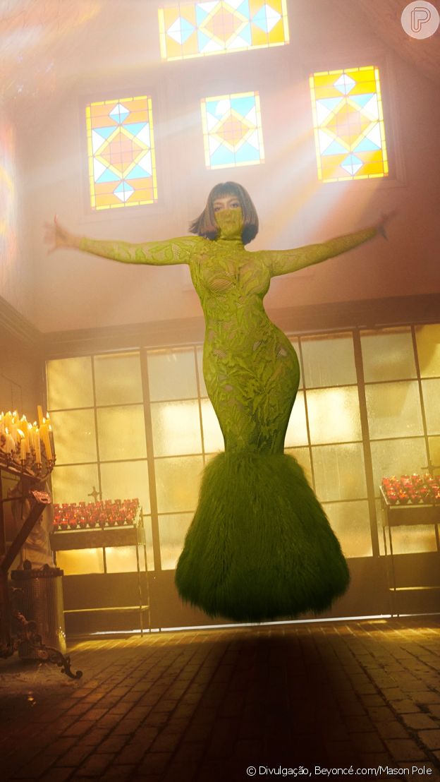 'Renaissance' traz Beyoncé em vestido longo exuberante da Alaïa
