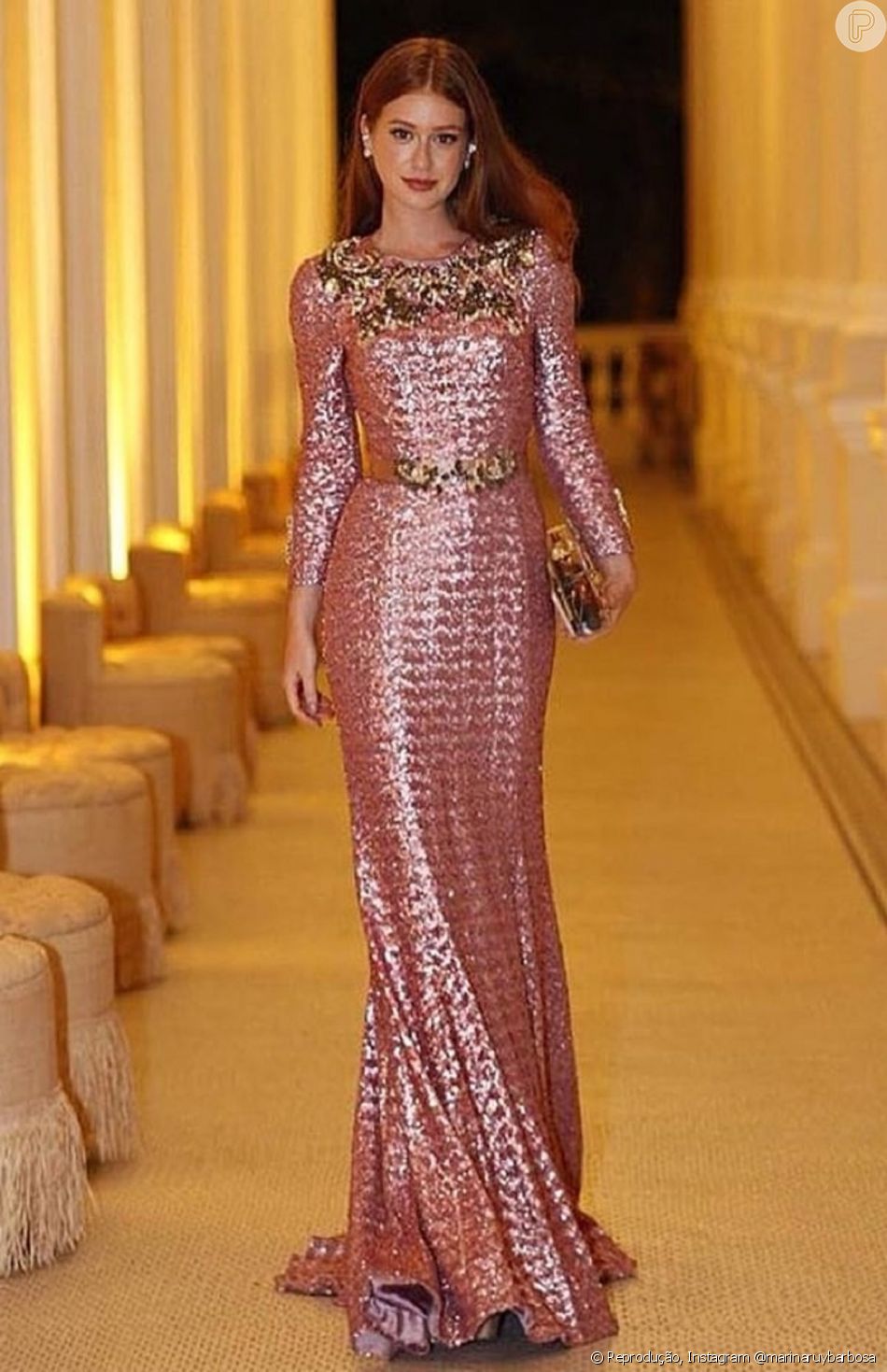 Vestido rosa de festa com brilho e texturas: Marina Ruy Barbosa optou por vestido com mangas