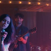 'Continência ao Amor': 5 truques de maquiagem para copiar o visual de Sofia Carson no filme TOP 1 da Netflix