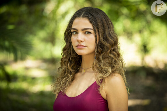 Lou (Vitória Bohn) fica com ciúmes de Rico (André Luiz Frambach) e Marcinha (atriz não divulgada), na novela 'Cara e Coragem', no capítulo de terça-feira, 16 de agosto de 2022