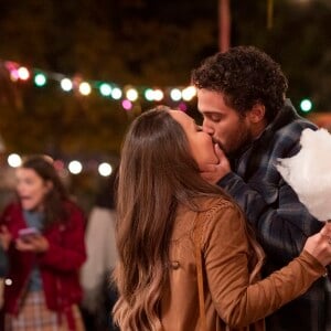 Larissa Manoela e André Luiz Frambach se conheceram nos bastidores do filme 'Modo Avião', da Netflix