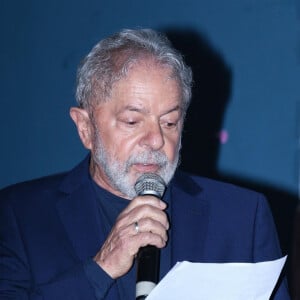 Lula é um dos candidatos que concorrem à presidência