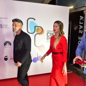 Bruno Gagliasso e Giovanna Ewbank se juntam a Ricardo Pereira em evento no Rio
