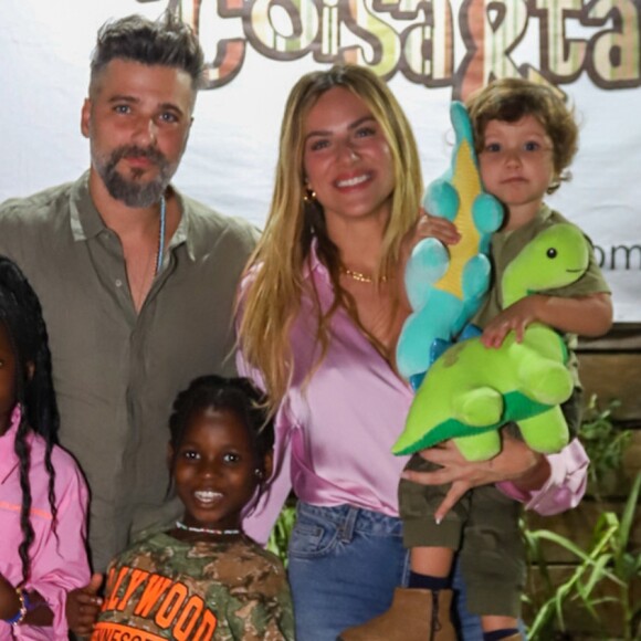 'Diz muito mais sobre ela e quem concorda com ela do que sobre mim!', escreveu Giovanna Ewbank sobre comentários de Karina Bacchi