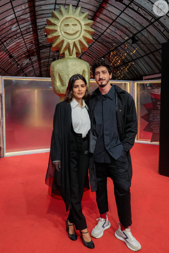 Julia Dalavia foi ao Festival de Gramado 2022 com Johnny Massaro lançar o filme 'O Pastor e o Guerrilheiro'