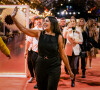 A atriz Dira Paes usou um macacão com corte reto para o Festival de Gramado 2022, do qual foi curadora