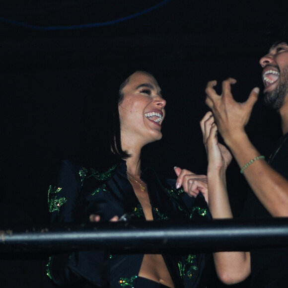 Bruna Marquezine e Xolo Maridueña marcaram presença em um show de Priscilla Alcântara