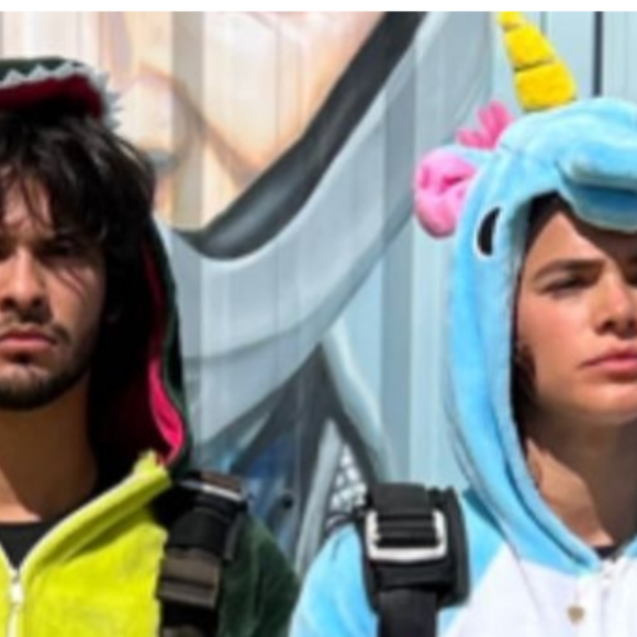 Bruna Marquezine e Xolo Maridueña pularam juntos de paraquedas